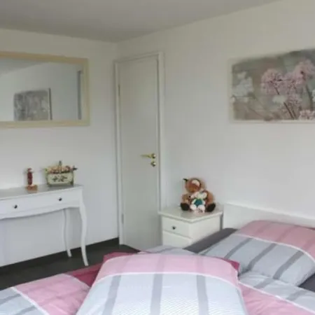 Moderne Ferienwohnung Im Gruenen Apartment